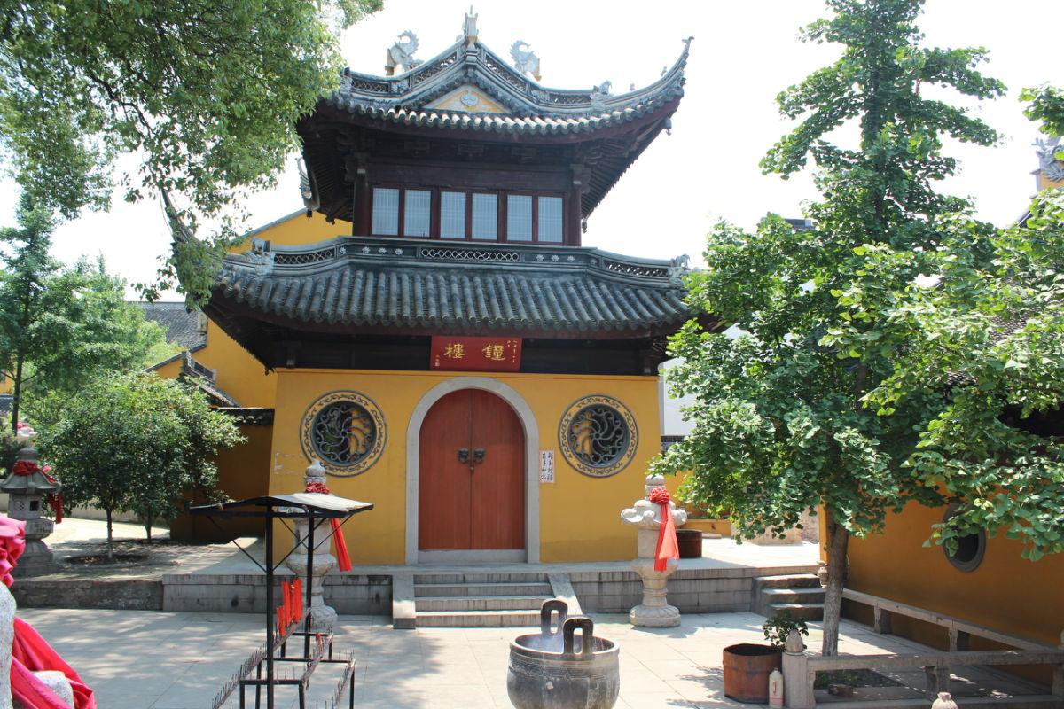 司徒庙,坐落于吴县市光福镇邓尉山麓,相传东汉司徒邓禹隐居在此,故名.