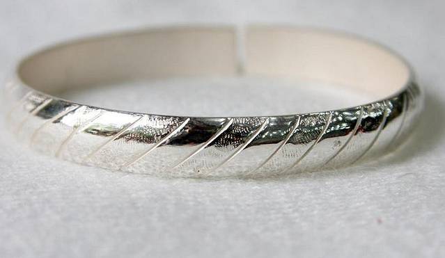 寸家月辉银器(蝴蝶泉店)