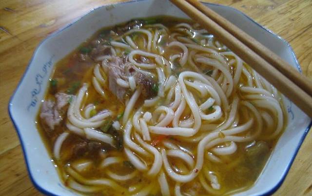 巍山火巴肉饵丝(大理古城店)