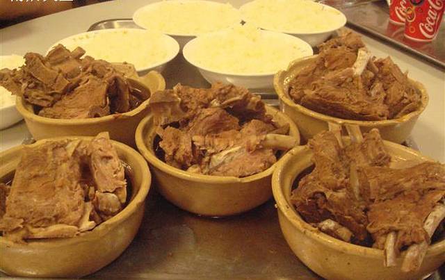 万和春排骨砂锅米饭(台东八路店)