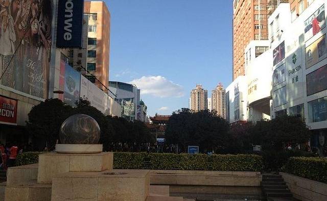 百盛购物中心(柏联店)