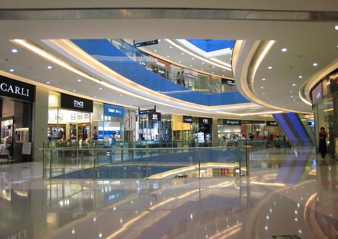 海岸城购物中心是目前深圳西部经营面积最大,最具代表性的大型综合