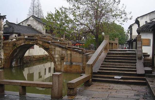 首页 景点详情点评(21 条) 提到苏州园林时不能不联想到双桥