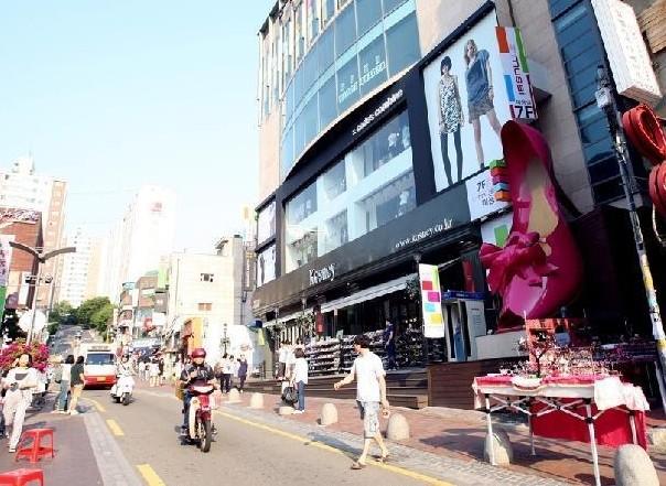 梨大时尚购物街