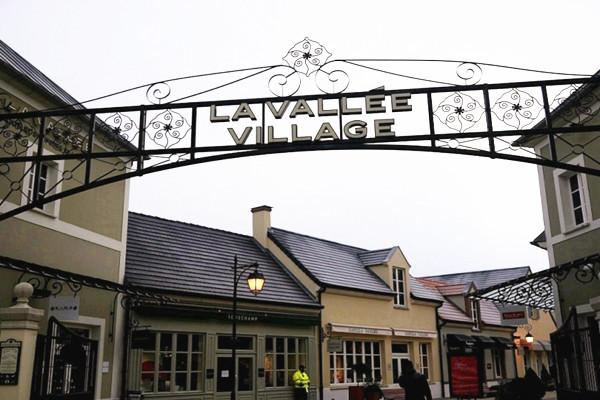 巴黎河谷购物村