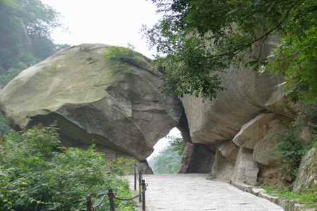 5分 评分: 发表 可以输入1000字 青柯坪是华山的一个景点.