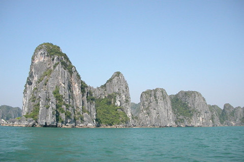 Bai Tu Long Bay