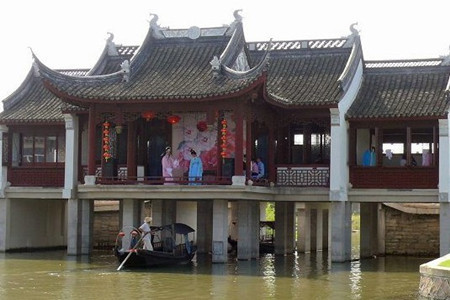 它是昔日乌镇和临近一带镇,乡民文化娱乐的重要场所.