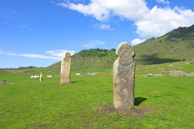 草原石人风景区