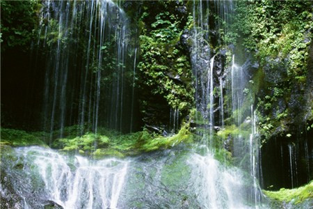 拉瓦纳埃勒瀑布