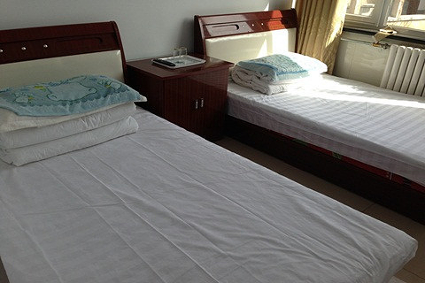 仅67元,网络售价110元康西草原红高粱农家院标准间1晚住宿