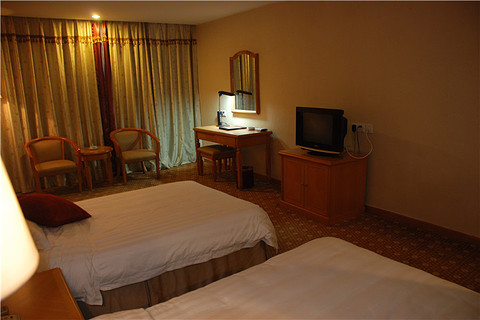 【越秀区】仅360元,网络售价650元广州金城宾馆豪华双人房1晚住宿,可