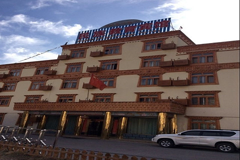 仅120元,网络售价180元川主寺民族教育宾馆 标准房1晚住宿