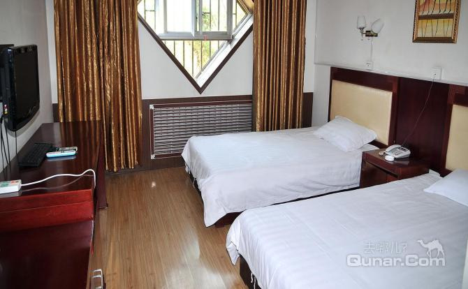 价值158元的绿苑商务酒店入住1晚,标准间/单人套间/大床间3选1,免费