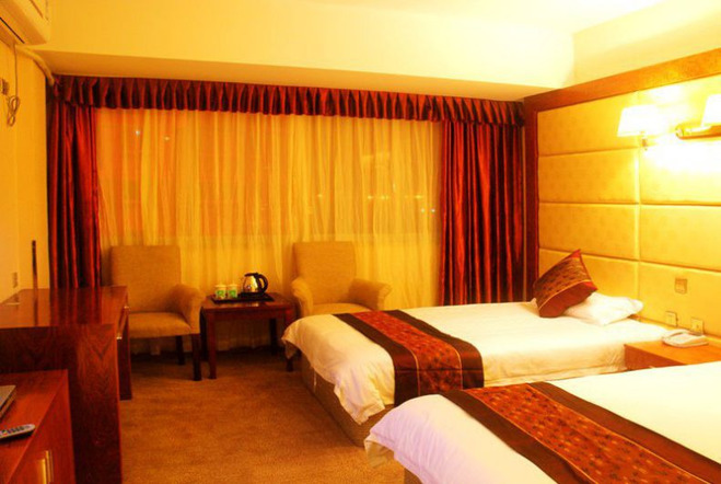 临安金辉大酒店位于临安市中心黄金地段,拥有各式豪华标房140间,酒店