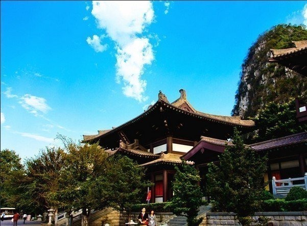 5a风光——大榕树——月亮山——聚龙潭——奇石宫——鉴山寺【含中餐