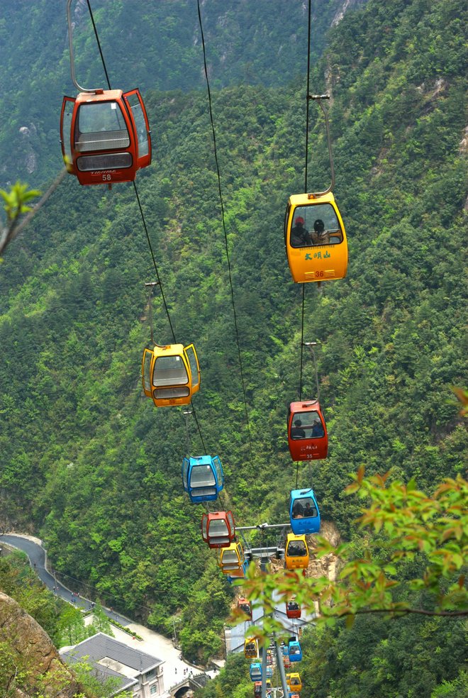  大明山 √ 青山湖 √ 宿经济型酒店>(3钻)【浙江临安2日1晚跟团游】