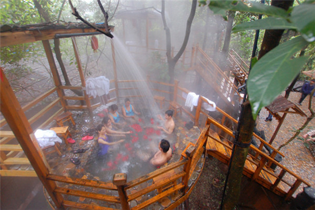 深度游▲广州周边游☆温泉主题季▼清远英德九州驿站天门沟 树上温泉