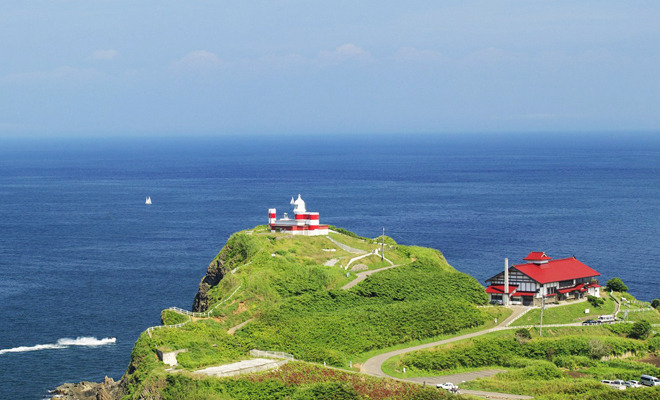 游览【海云台】(30分钟),海云台拥有长达两公里的蜿蜒曲折的白沙滩