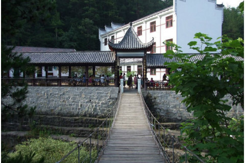 区位于"中国茶乡",毕升故里英山县桃花冲森林公园(国家4a景区)境内