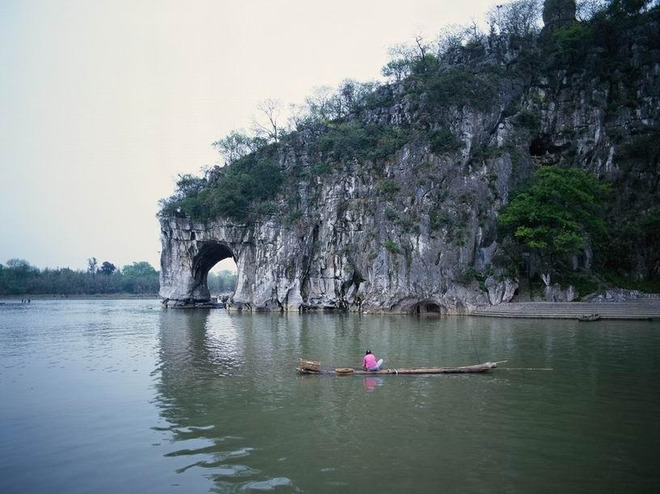 全程入住五星酒店,貴賓船遊四湖,獨家贈送餐桂林當地民族風味自助餐