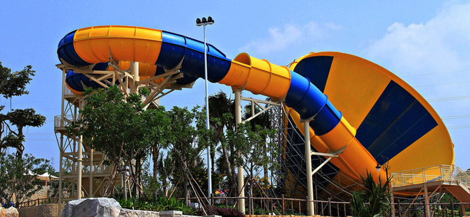 水上乐园是国内乃至世界唯一的全年365天开放的超大型综合水上乐园