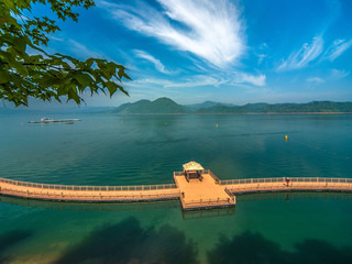 乘游船荡舟湖上,赏湖光山色,游湖中八卦岛,猴岛……太平湖有东方