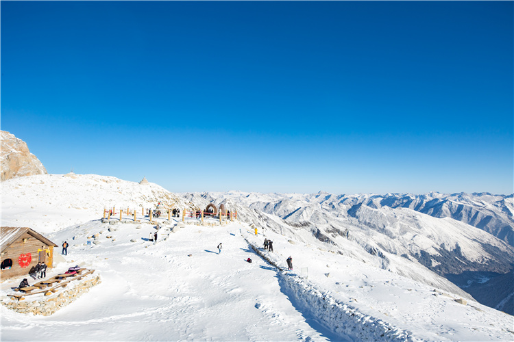 纯玩0购含动车住3晚成都市区1晚九寨沟黄龙达古冰川3日双景区旅拍篝火