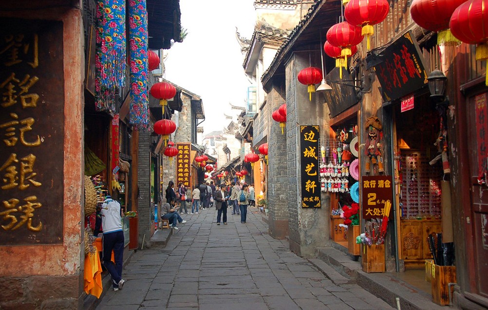 顺达国旅 长沙出发 湖南跟团游地址:湖南省湘西凤凰县凤凰古城北门外