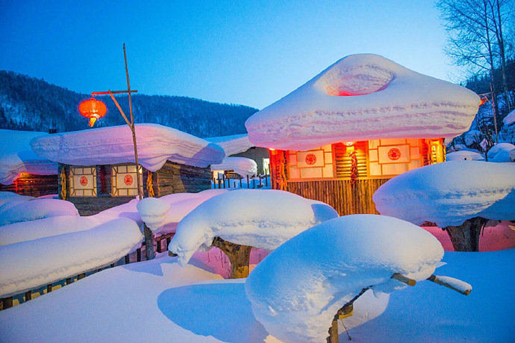哈尔滨长白山镜泊湖雪乡纯玩6日冰雪大世界万科滑雪魔界雾凇漂流
