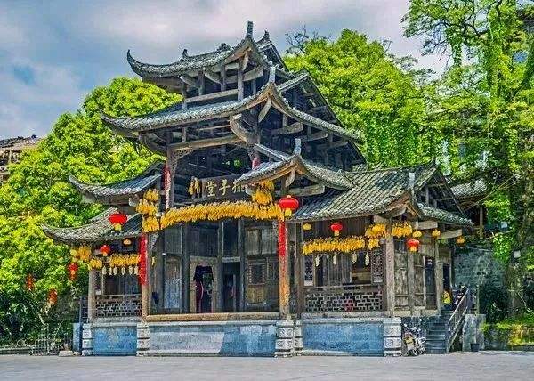 纯玩4星赠索道 张家界森林公园 天门山 玻璃栈道 芙蓉镇 凤凰3日游