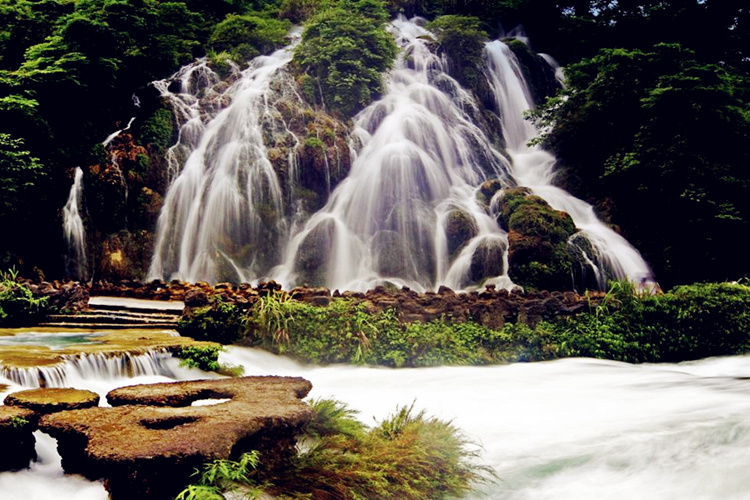 拼小团丨贵州贵阳 黄果树瀑布 荔波小七孔景区 西江千户