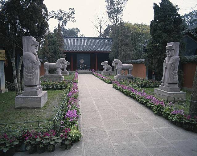 点评(335 条) 武侯祠肇始于公元223年修建刘备惠陵时,它是中国唯一的