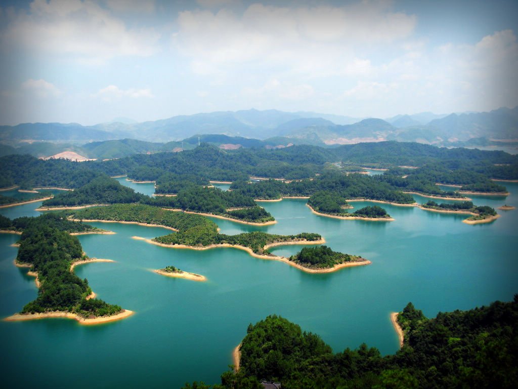景点详情 琴溪香谷风景区地处桐庐东北与富阳接壤的高翔珠村境内,刚